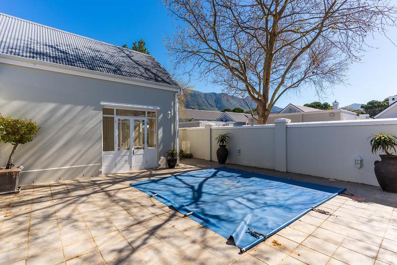 To Let 5 Bedroom Property for Rent in Steenberg Estate Western Cape